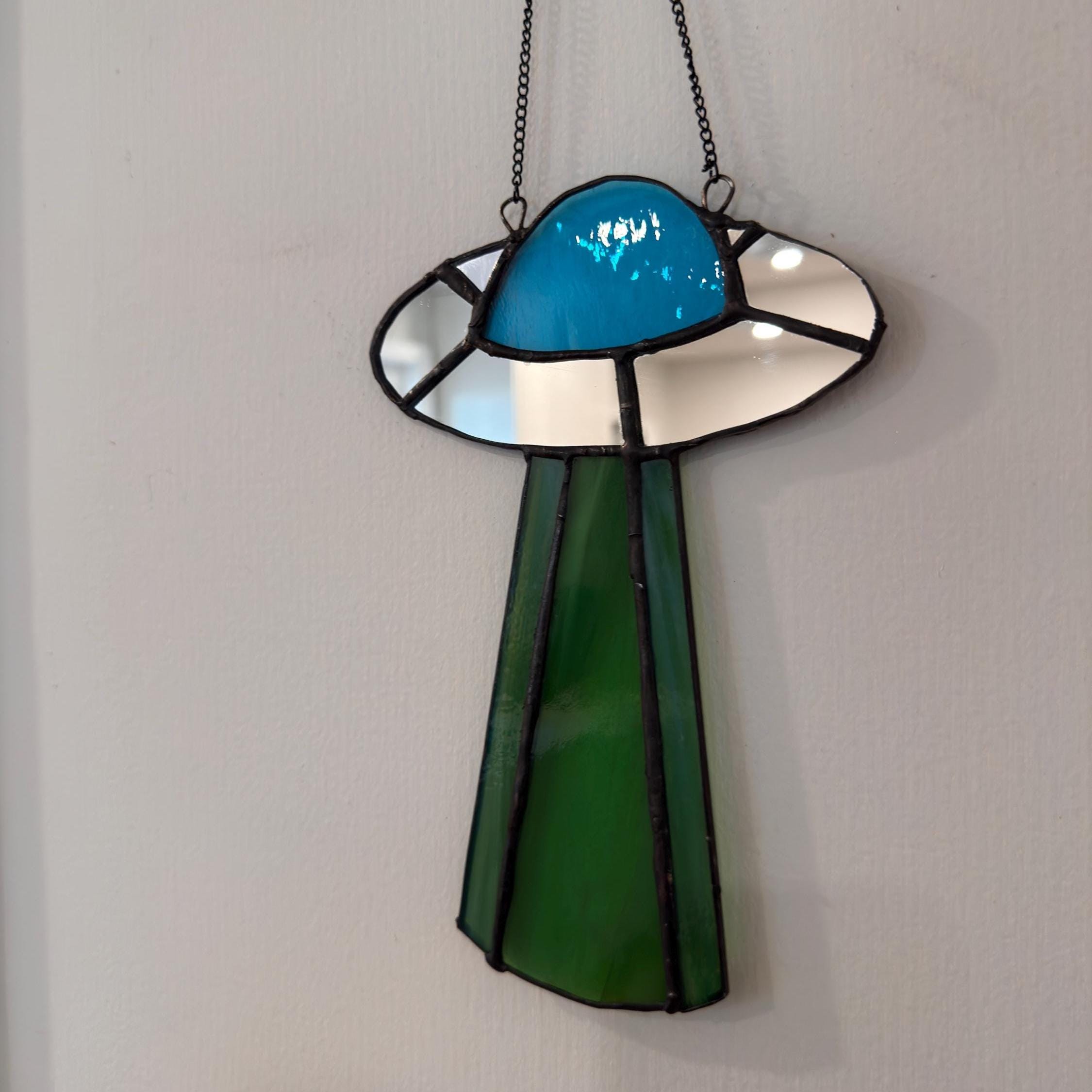 UFO Stained Glass Mirror Suncatcher – Alien Spaceship (9 Inch)