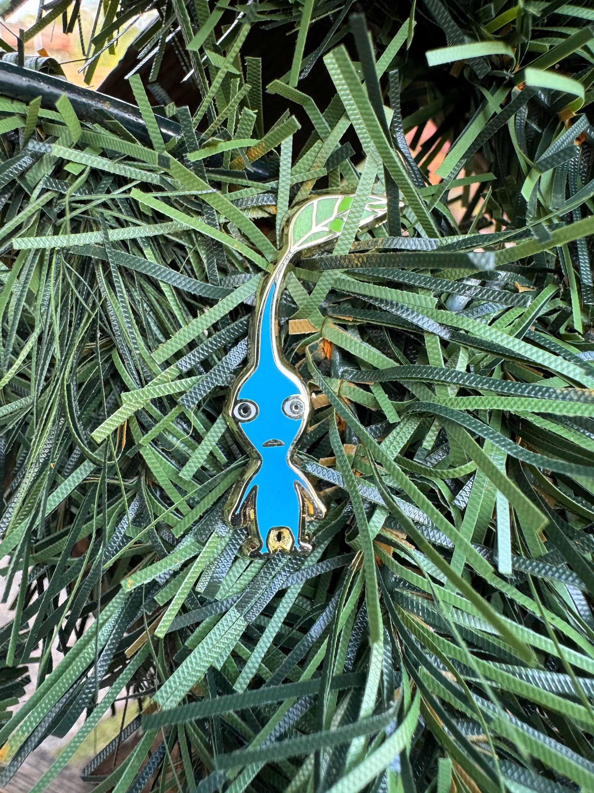 Blue Pikmin Enamel Pin - 1.25''